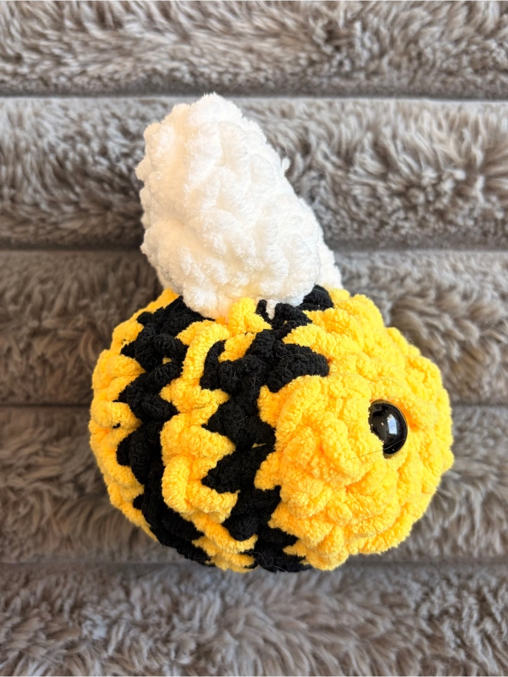Crochet bumblebee